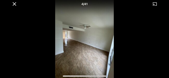 Foto del edificio - 10840 N Kendall Dr