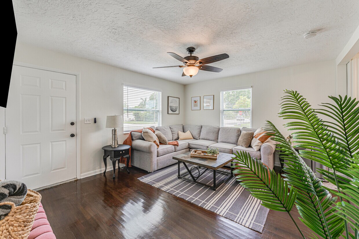 Foto principal - 4651 22nd Ave N