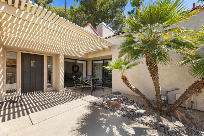 Building Photo - 306 Forest Hills Dr