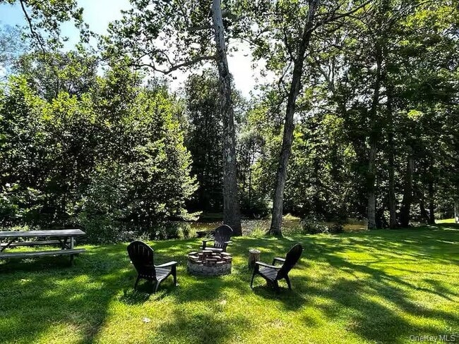 Foto del edificio - 222 Hurley Rd