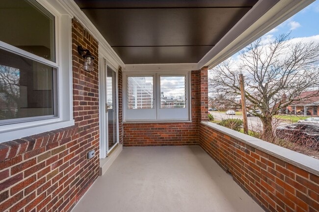 Building Photo - UPDATED & READY FOR MOVE IN 3 BEDROOM IN N...