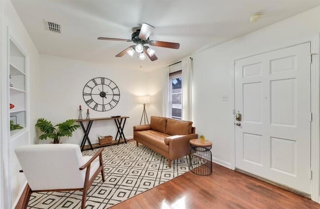 Building Photo - 504 Denson Dr