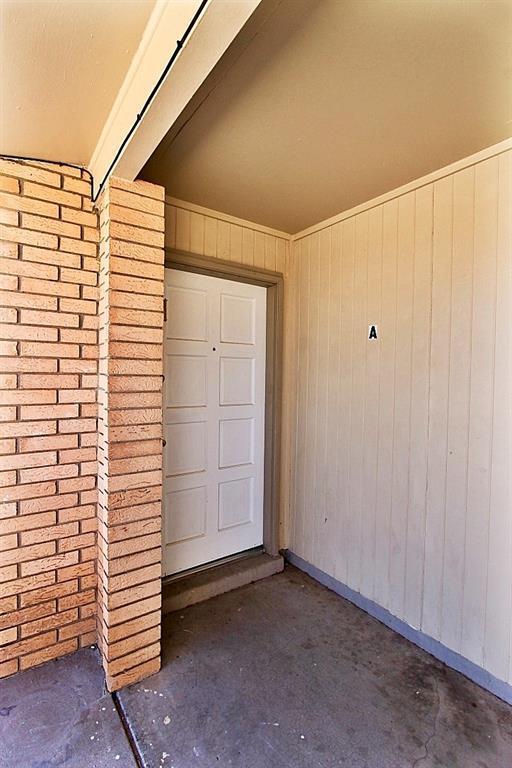 Building Photo - 6925 Escondido Dr