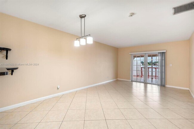 Building Photo - 5711 SW 24th Ave