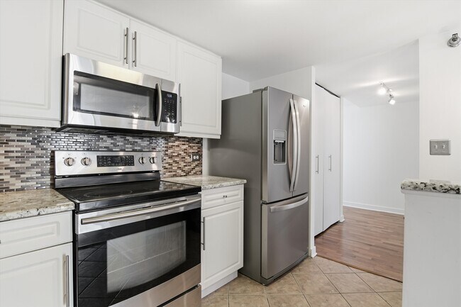 Foto del edificio - 70 W Huron St