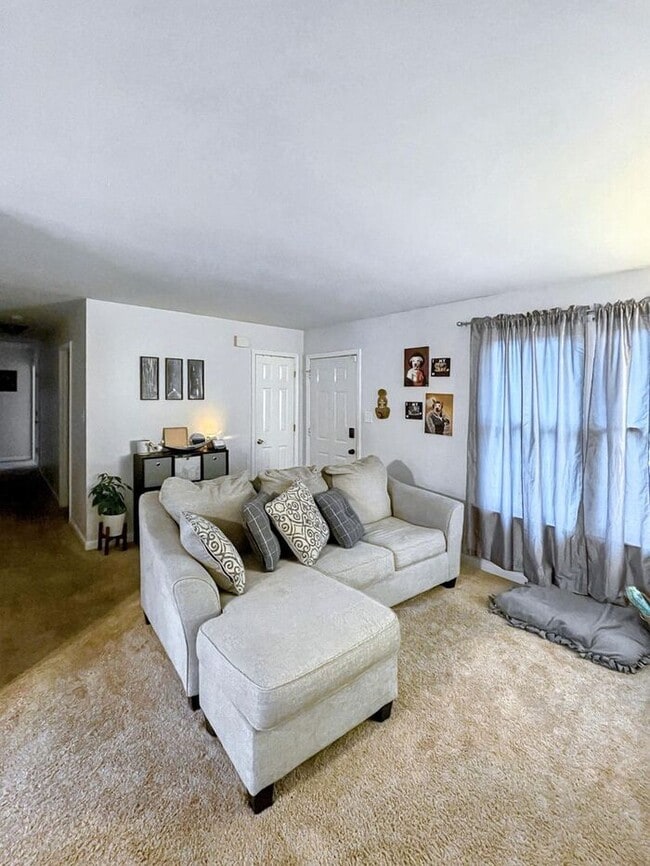 Building Photo - Lovely 3-Bed Home in Gated Community with ...
