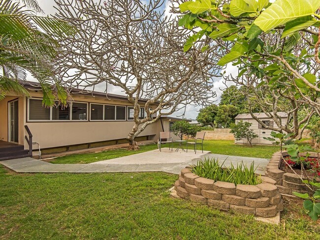 Building Photo - Lovely Home Large Yard in Kailua - Enchant...