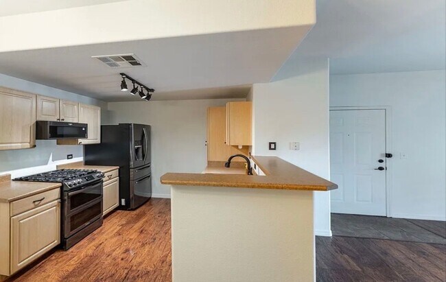 Foto del edificio - 8250 N Grand Canyon Dr