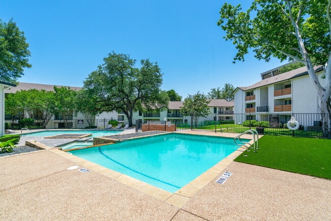 Building Photo - The Emily Apartments at North Dallas