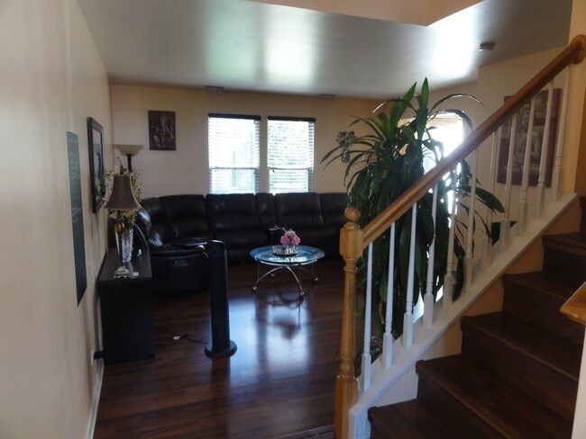 Building Photo - 3156 Bromley Ln