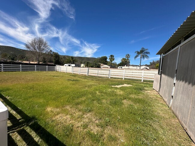 Foto del edificio - 3BD/3BA Ramona Home w/ Sparkling Pool – Scenic, Private, and Spacious