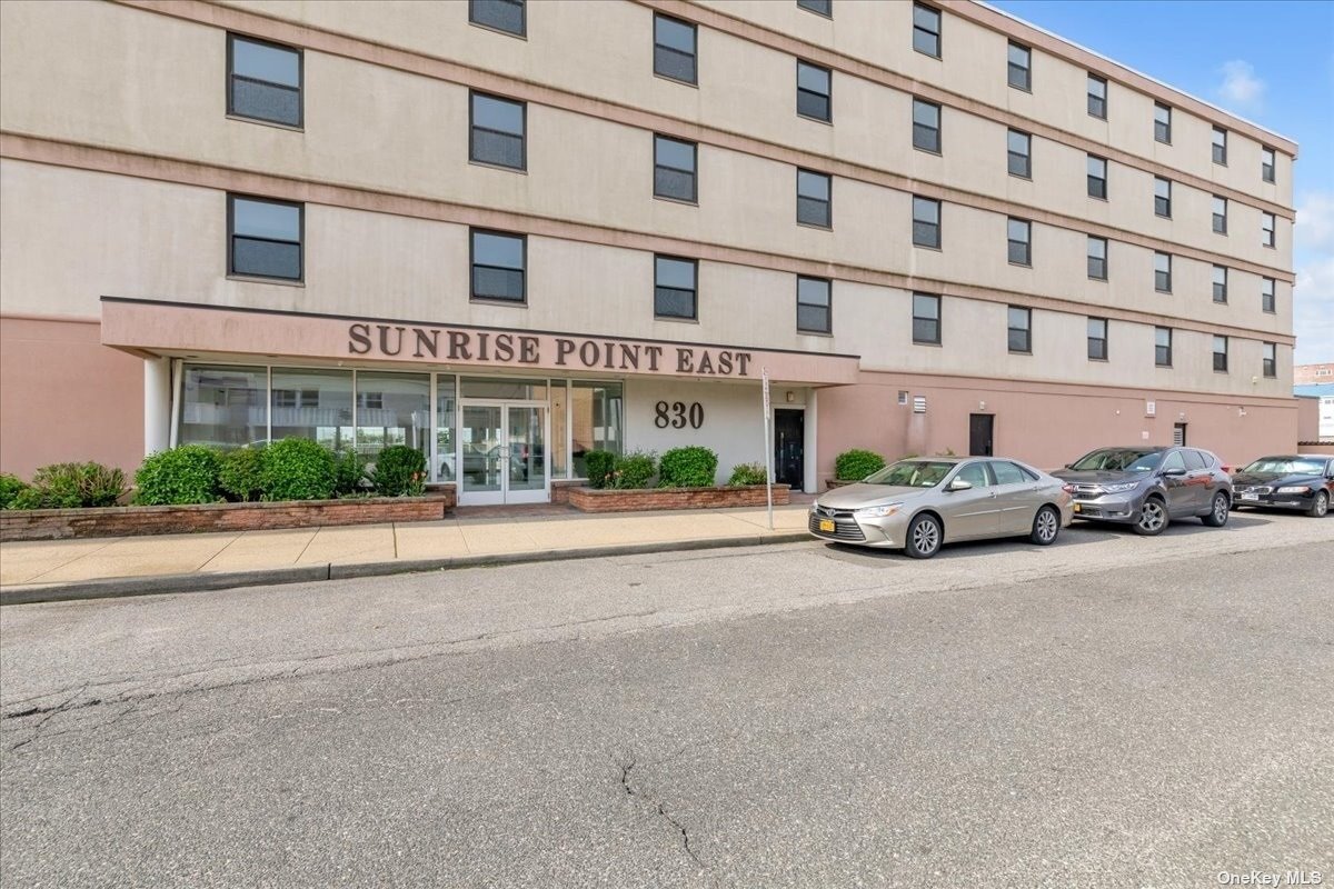 Foto principal - 830 Shore Rd
