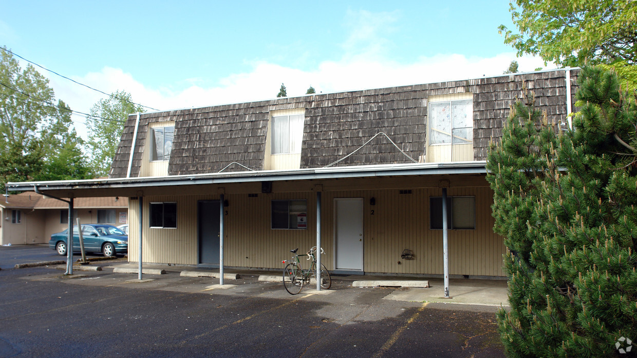 Building Photo - 334 E 15th Ave