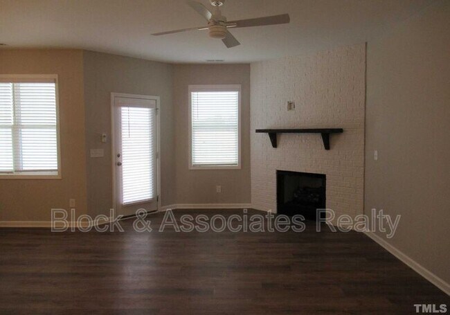 Building Photo - 764 Putney Hl Rd