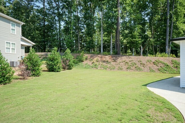 Building Photo - Comfort and Space with Easy Access to the ...