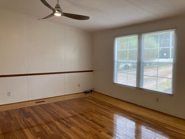 Foto del edificio - Three Bedroom Home in Hickory