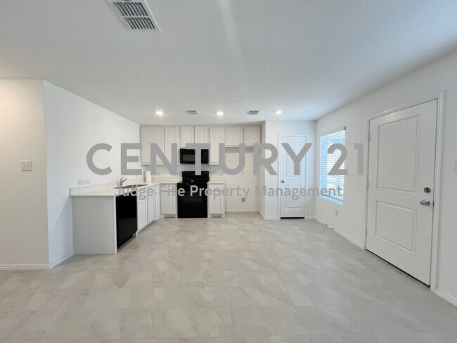 Building Photo - BRAND NEW, NEVER LIVED IN 2/2 IN NEW FORT ...