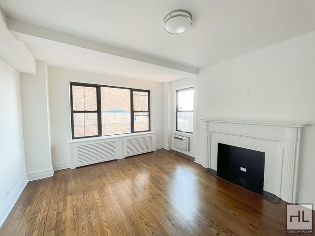 Building Photo - 5 AVENUE