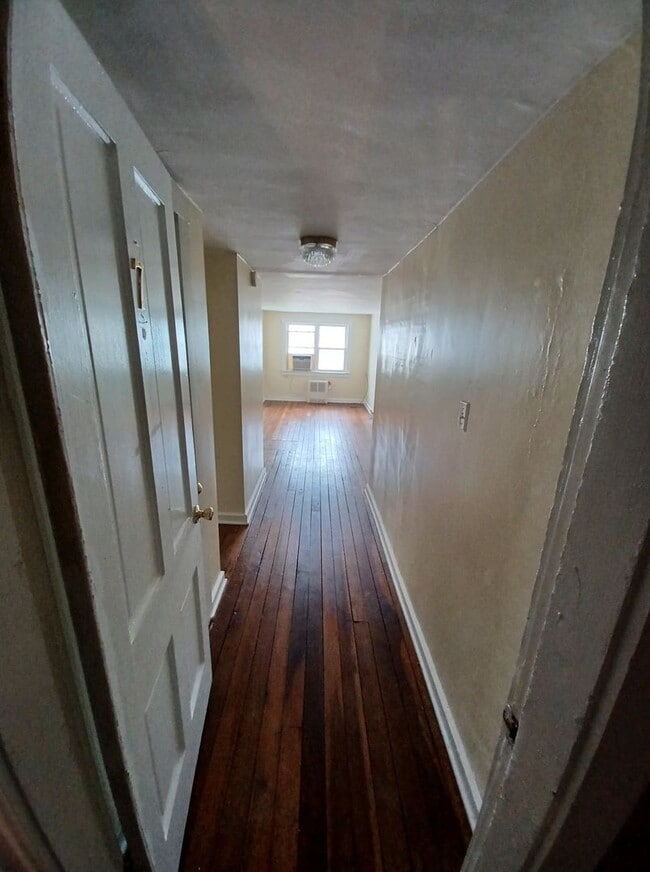 Building Photo - 85 N Kennebec Ave