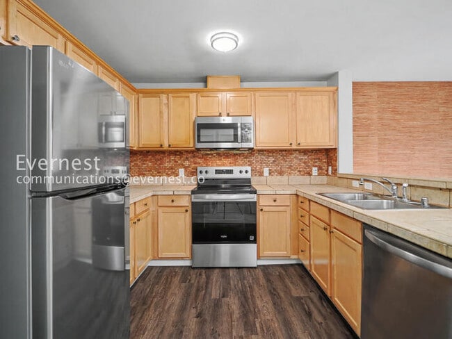 Building Photo - 1698 25th Pl NE