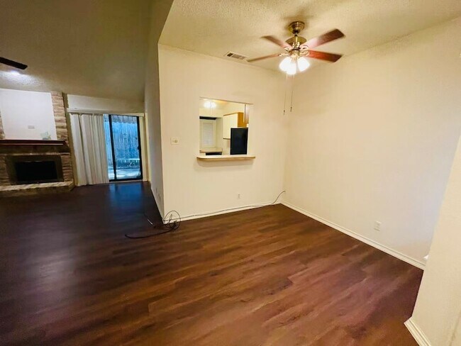 Foto del edificio - 18040 Midway Rd