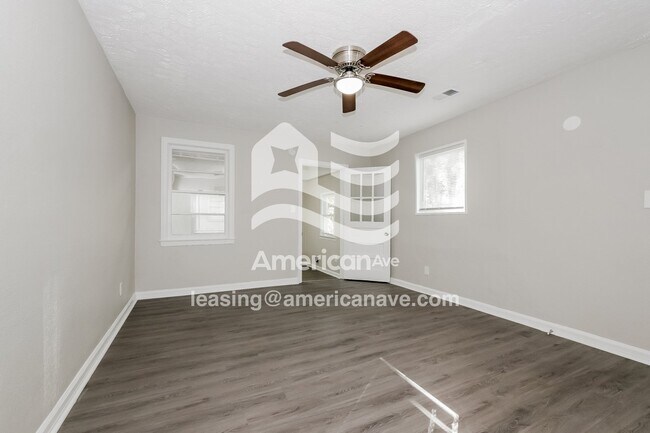 Building Photo - 2434 Pye Ave