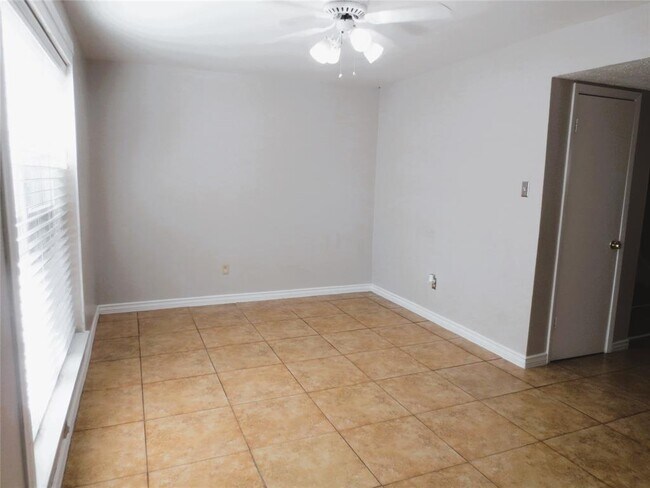 Building Photo - 4072 Belle Park Dr