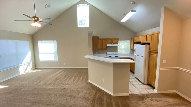Building Photo - 2 Bedroom 2 Bath in Hamptons at Metrowest!