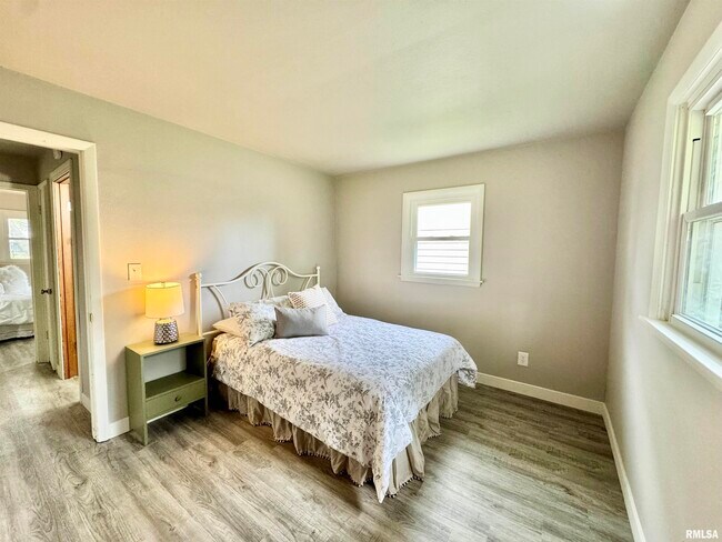 Foto del edificio - 2524 W Wardcliffe Dr