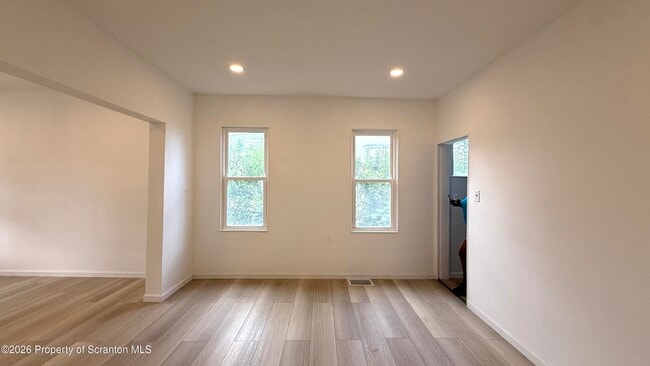 Building Photo - 536 N Garfield Ave