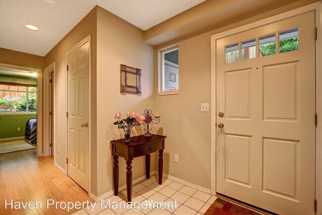 Building Photo - 3 br, 2.5 bath House - 1416 E Spruce St