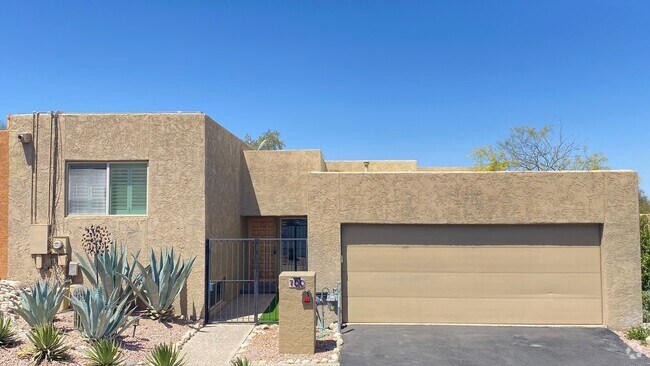 Building Photo - 700 E Placita Leslie