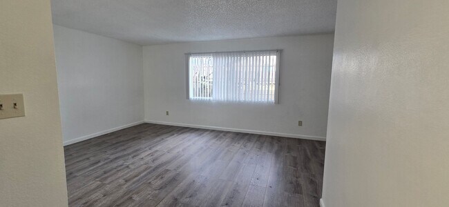 Foto del edificio - Completely Remodeled Colton Condo in Gated Community