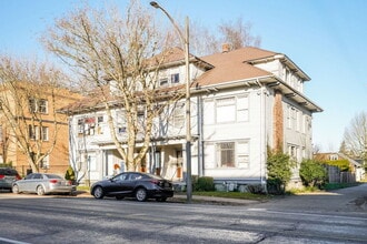 Building Photo - 1319 S 6th Ave