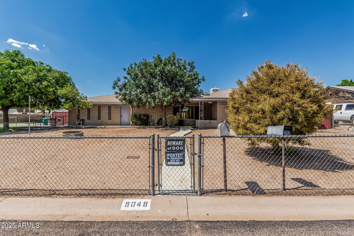 Foto principal - 9048 E Grandview St