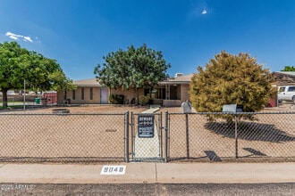 Building Photo - 9048 E Grandview St