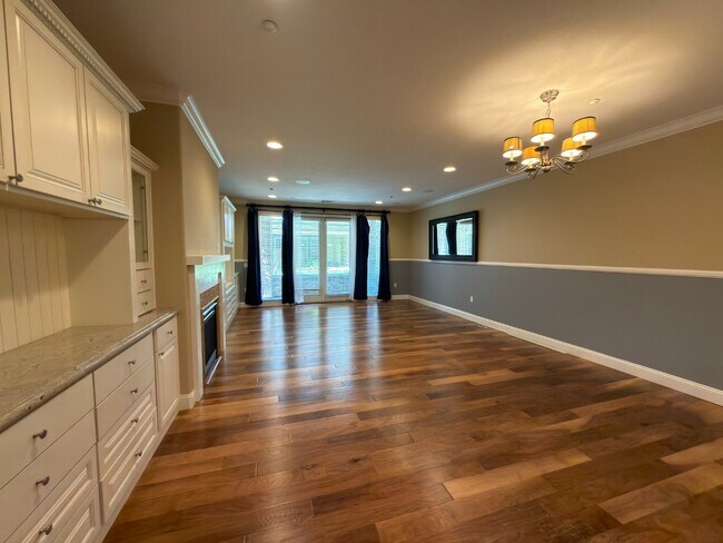 Foto del edificio - Modern 2BR/2BA Condo in Willow Glen Place Near Downtown San Jose. 2 Secured Parking Spots. Underg...