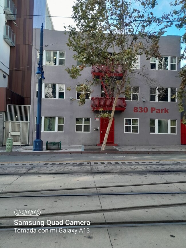 Building Photo - 830 Park Blvd