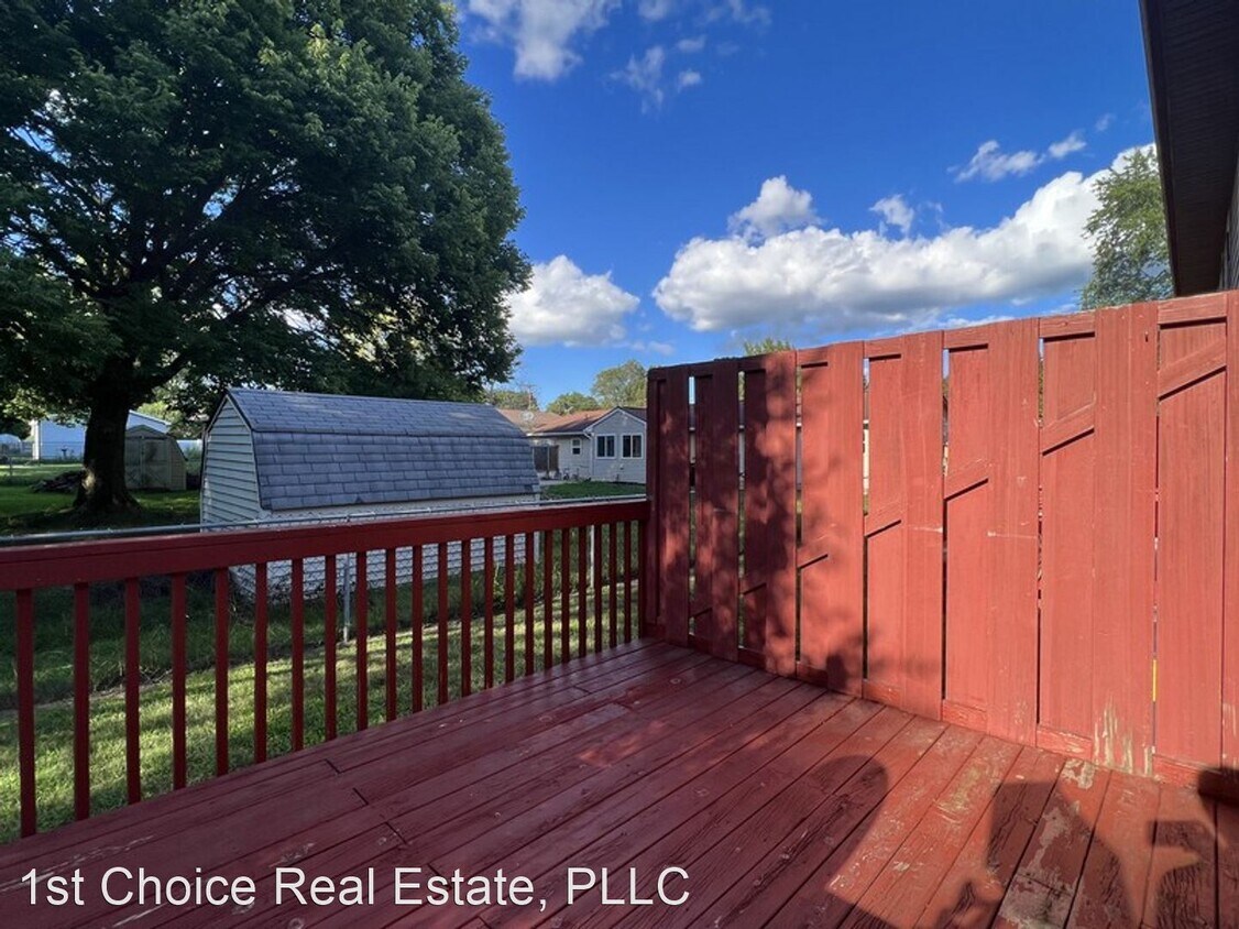 Building Photo - 2 br, 1.5 bath House - 2187-B Meadowlawn