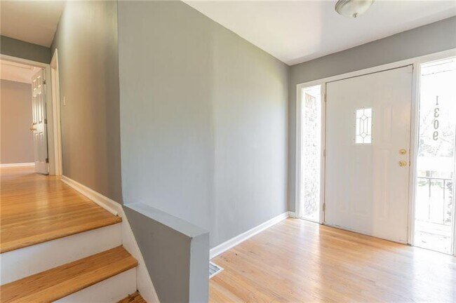 Building Photo - 1309 Weston Dr