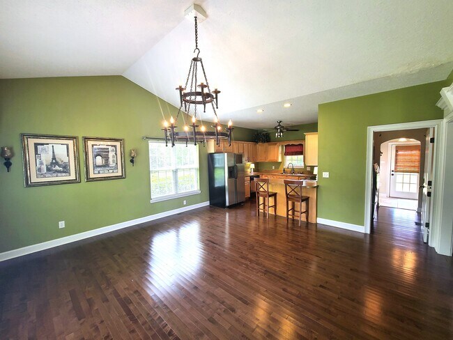 Building Photo - 518 Cloverfield Ln