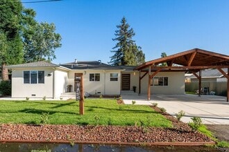 Building Photo - 113 Donaldson Way W