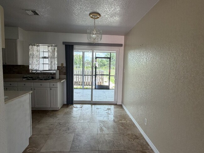 Foto del edificio - "Charming 2-Bedroom Duplex Retreat in Venice East!"