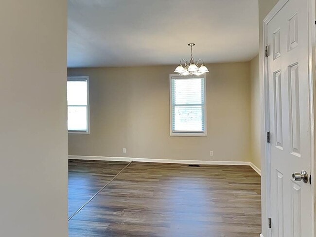Building Photo - 3837 Buena Vista Pike