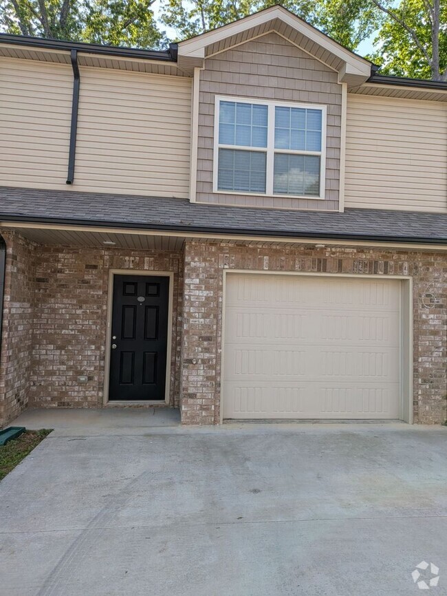Building Photo - 135 Country Ln