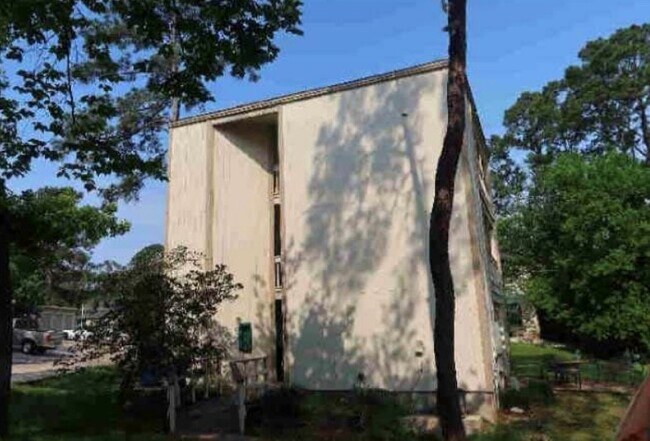 Building Photo - April Villas Triplex