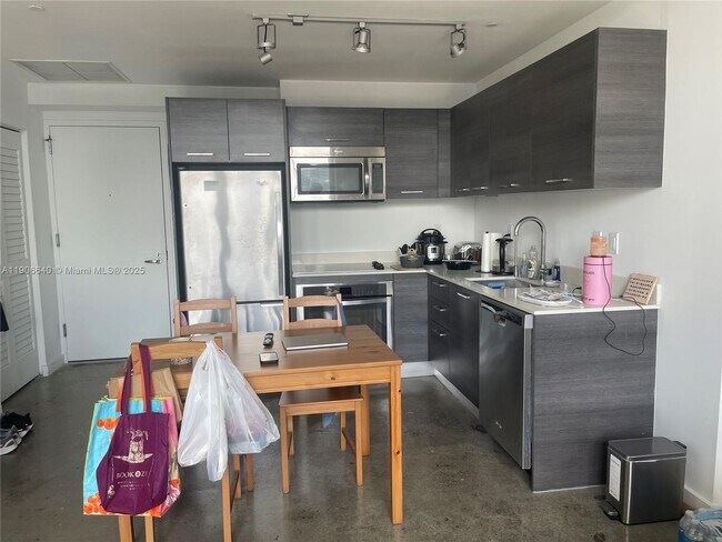 Foto del edificio - 151 SE 1st St