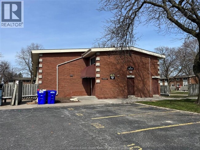 Building Photo - 1800 Columbia Ct