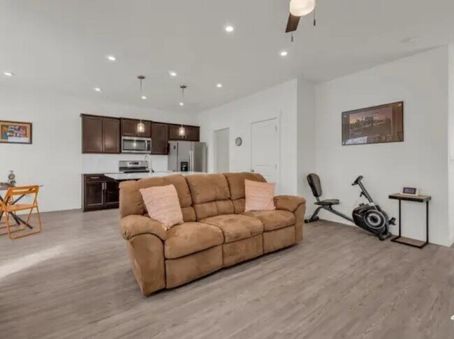 Foto del edificio - 4536 E Hurstbourne Dr