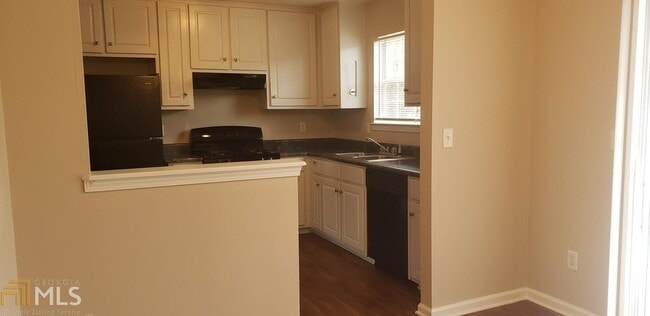 Building Photo - 8052 Highland Pkwy
